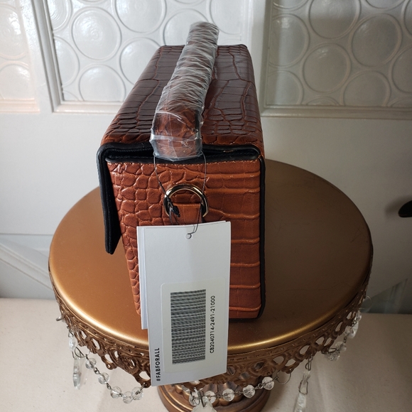 NWT JustFab boxy baguette bag in cognac vegan leather - 2 straps - Picture 8 of 8